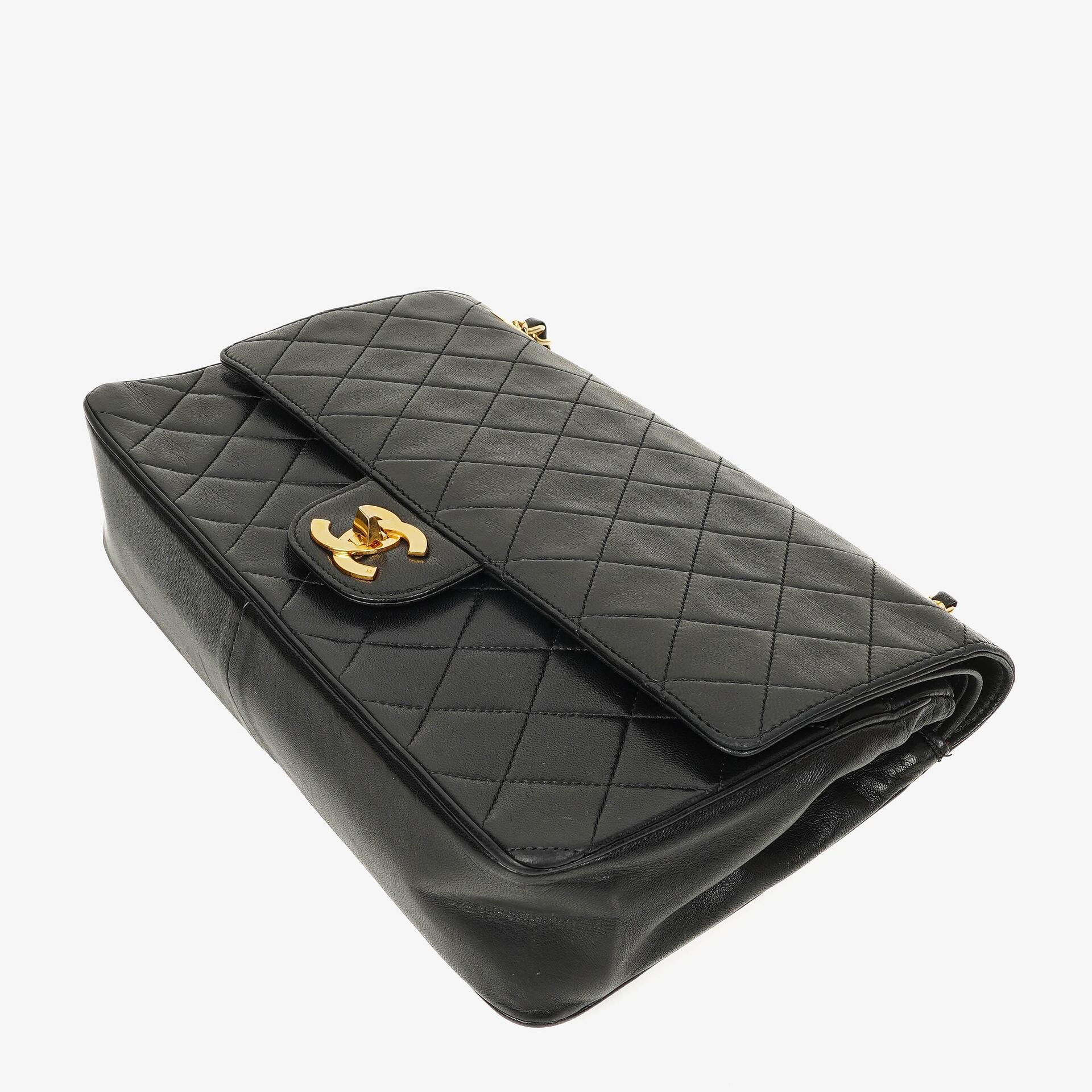 Chanel Medium Classic Vintage Double Flap Tasche aus schwarzem gestepptem Lammleder mit 24K vergoldeten Beschlägen