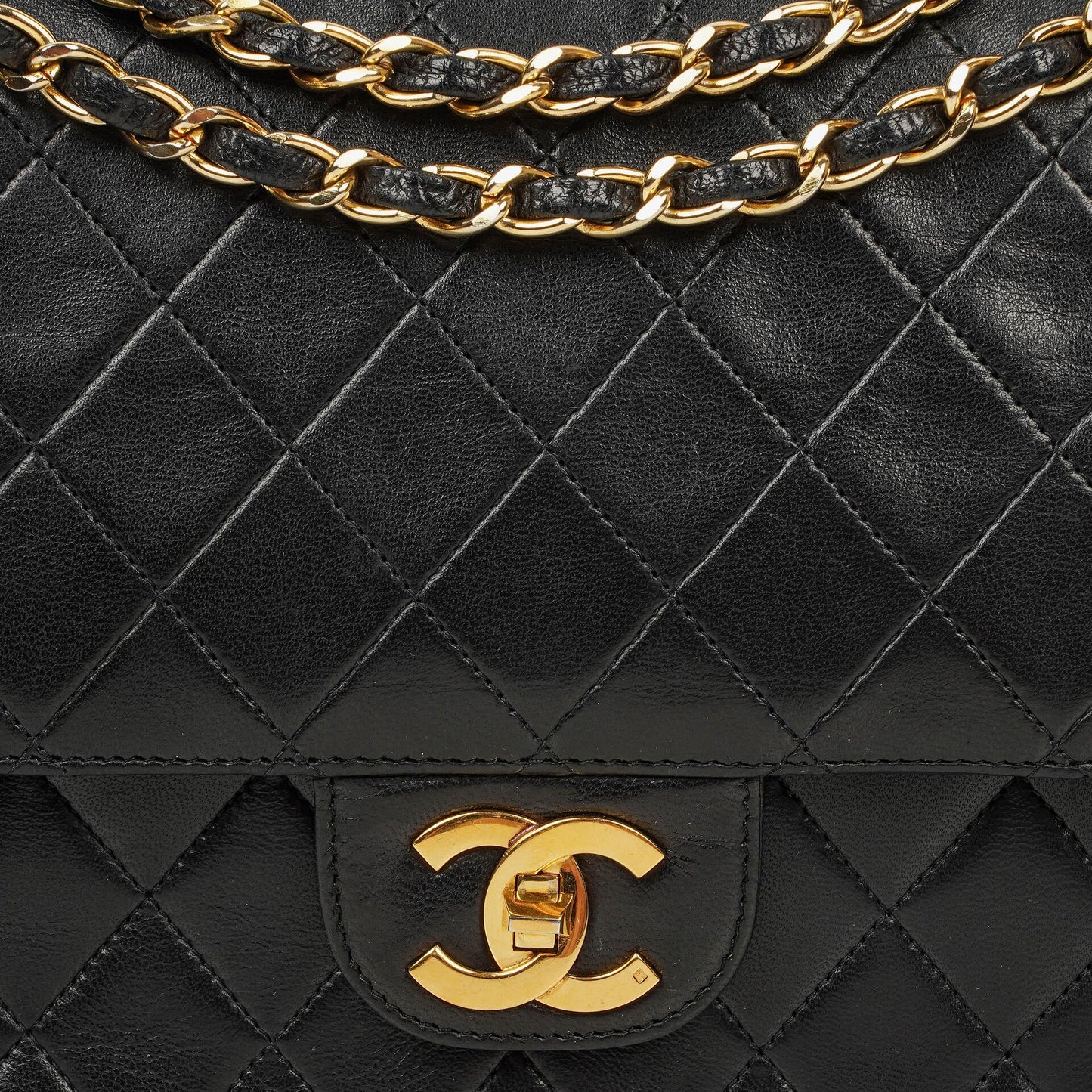 Chanel Medium Classic Vintage Double Flap Tasche aus schwarzem gestepptem Lammleder mit 24K vergoldeten Beschlägen
