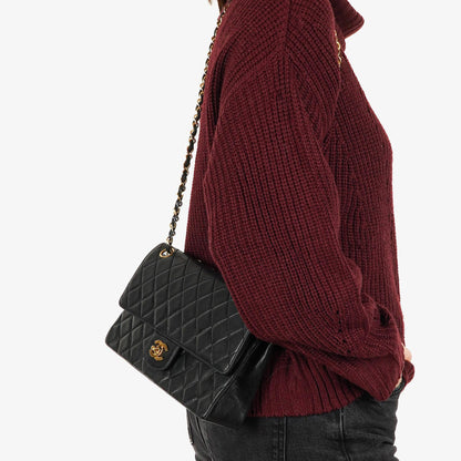 Chanel Medium Classic Vintage Double Flap Bag aus schwarzem gestepptem Lammleder mit 24K vergoldeten Beschlägen