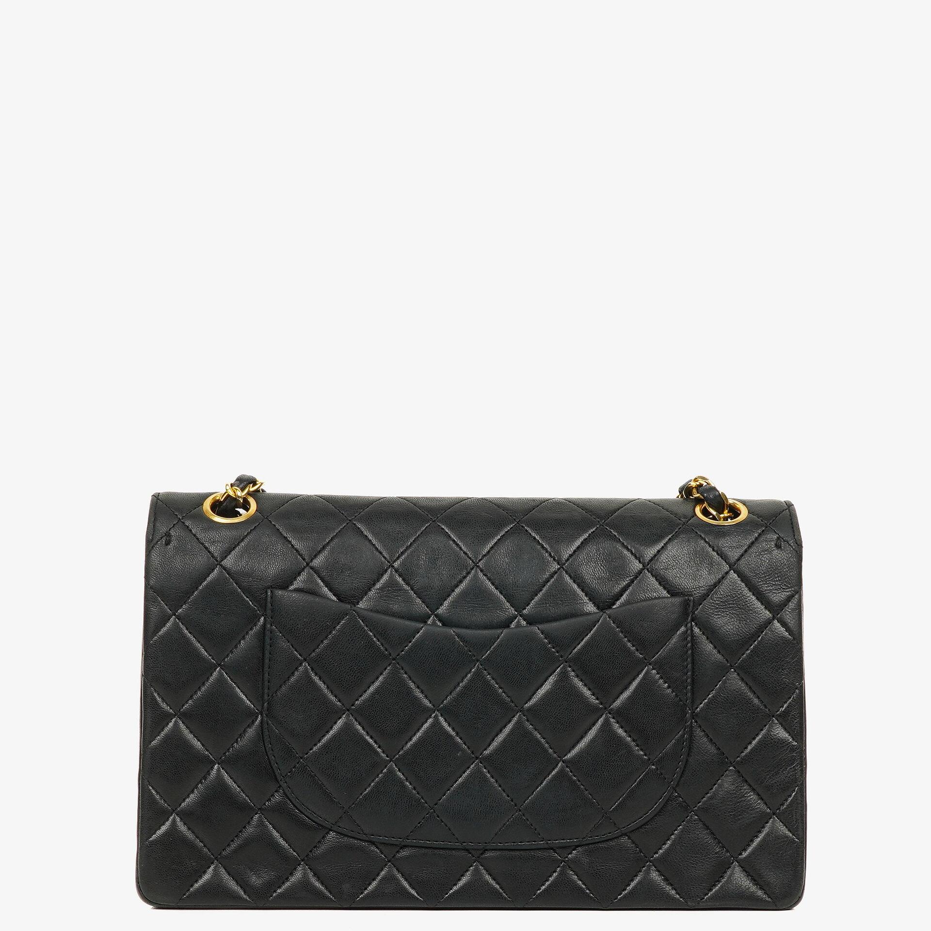 Chanel Medium Classic Vintage Double Flap Bag aus schwarzem gestepptem Lammleder mit 24K vergoldeten Beschlägen