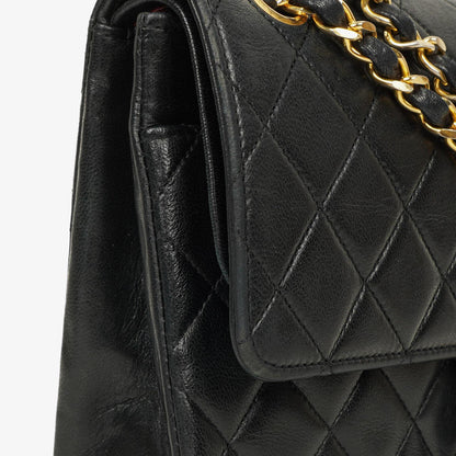 Chanel Medium Classic Vintage Double Flap Bag aus schwarzem gestepptem Lammleder mit 24K vergoldeten Beschlägen