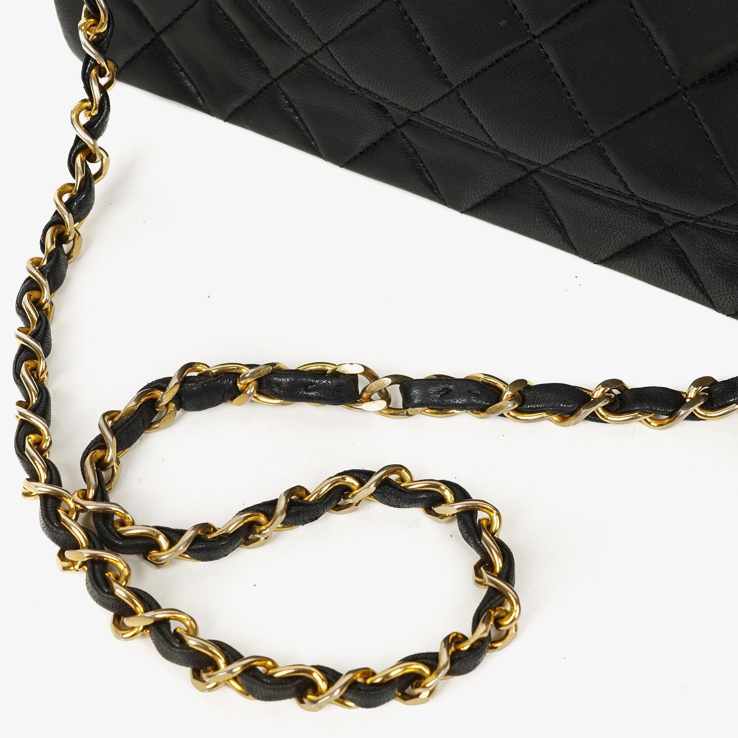 Chanel Medium Classic Vintage Double Flap Bag aus schwarzem gestepptem Lammleder mit 24K vergoldeten Beschlägen
