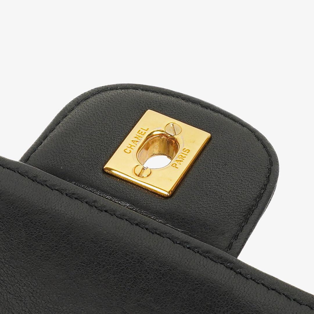 Chanel Medium Classic Vintage Double Flap Bag aus schwarzem gestepptem Lammleder mit 24K vergoldeten Beschlägen