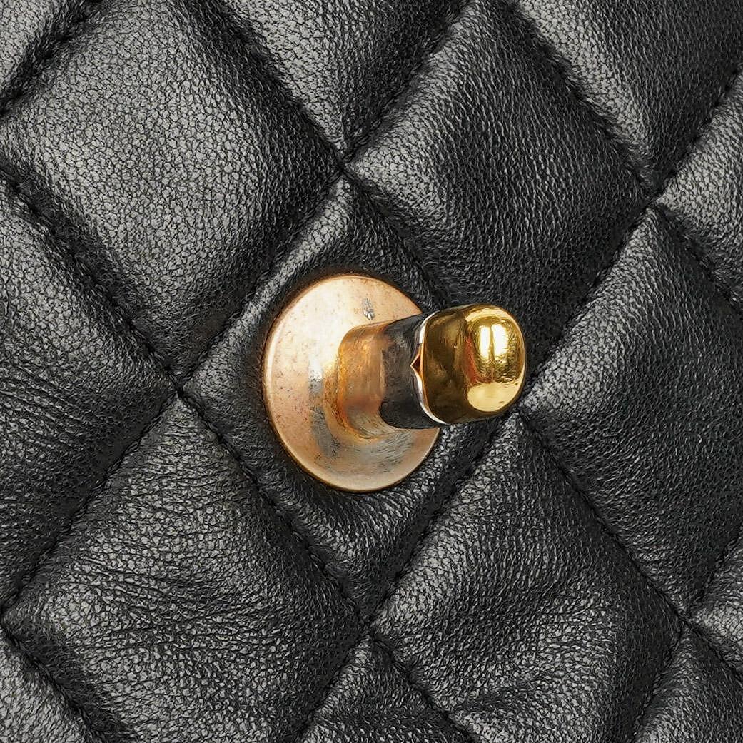 Chanel Medium Classic Vintage Double Flap Bag aus schwarzem gestepptem Lammleder mit 24K vergoldeten Beschlägen