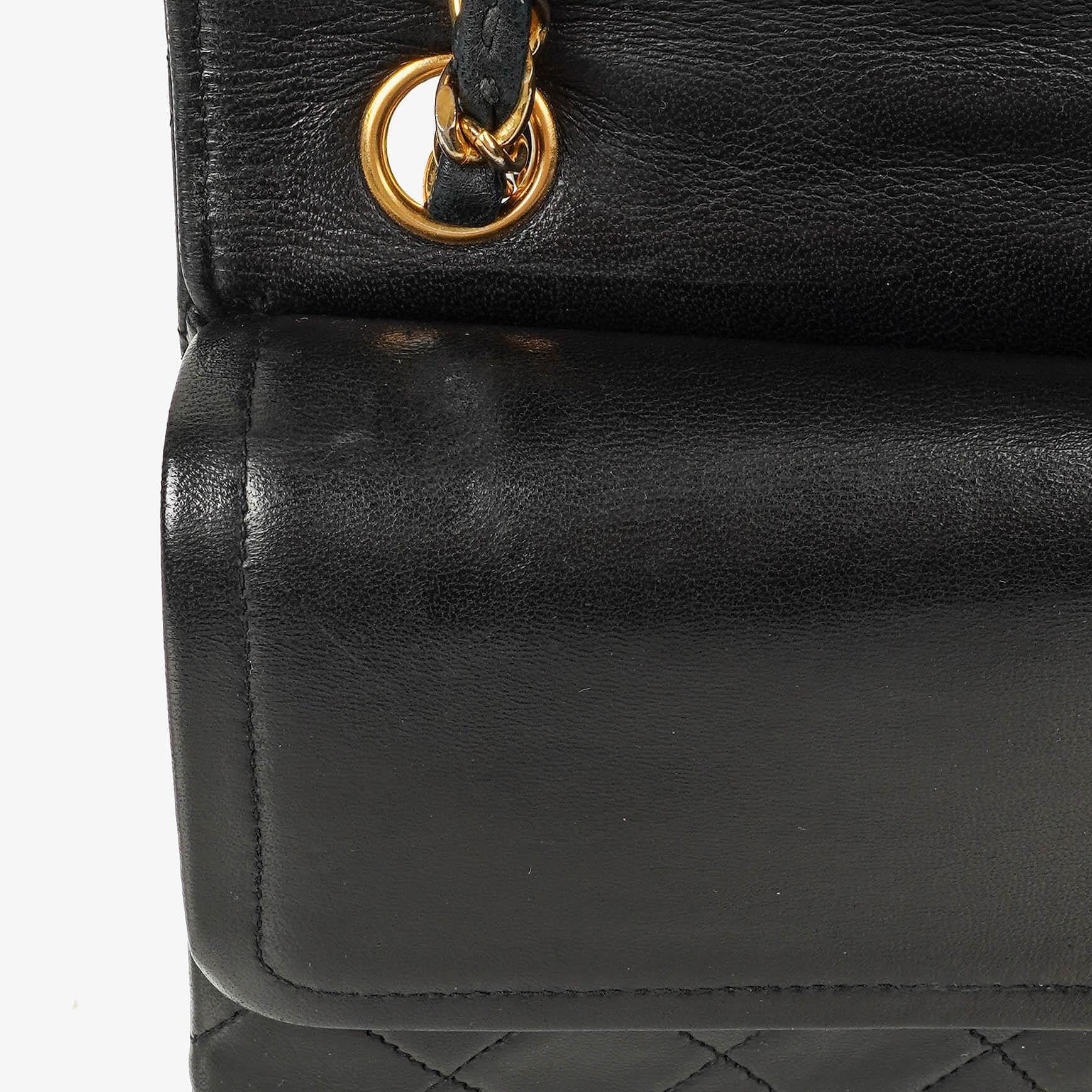 Chanel Vintage Classic Double Flap Tasche Medium aus schwarzem gestepptem Lammleder mit 24K vergoldeter Hardware