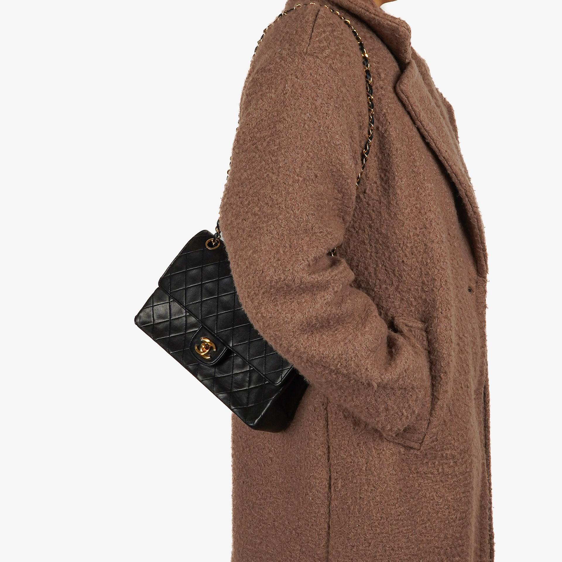 Chanel Vintage Classic Double Flap Tasche Medium aus schwarzem gestepptem Lammleder mit 24K vergoldeter Hardware