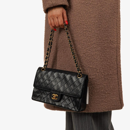 Chanel Vintage Classic Double Flap Tasche Medium aus schwarzem gestepptem Lammleder mit 24K vergoldeter Hardware