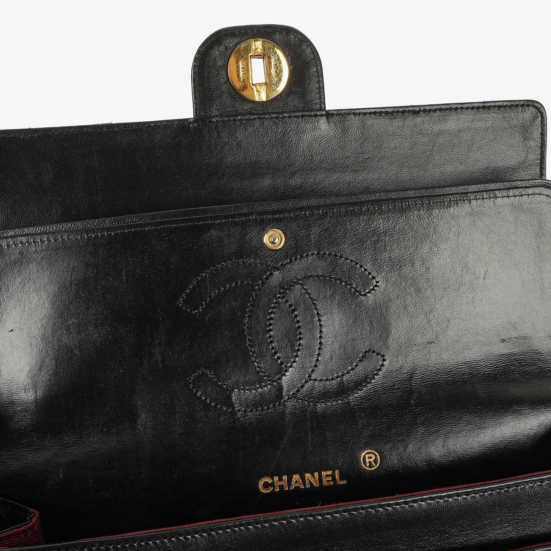 Chanel Medium Classic Vintage Double Flap Tasche aus schwarzem gestepptem Lammleder mit 24K vergoldeter Hardware