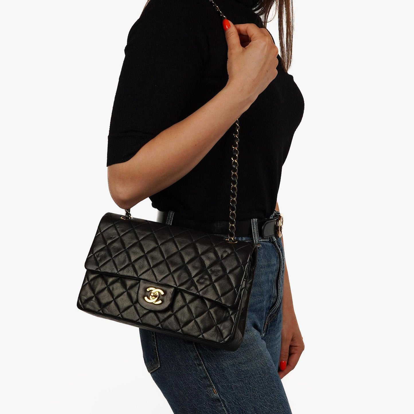 Chanel Mittelgroße Klassische Vintage Doppelklappen Tasche Schwarze gesteppte Lammleder mit 24K vergoldeten Beschlägen Sehr gut