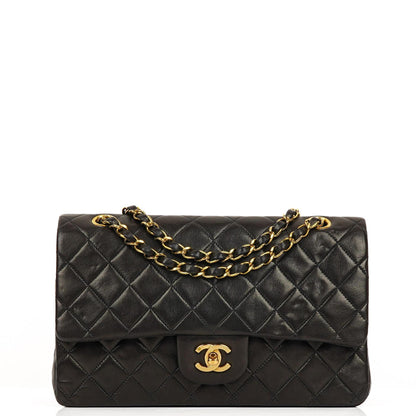 Chanel Mittelgroße Klassische Vintage Doppelklappen Tasche Schwarze gesteppte Lammleder mit 24K vergoldeten Beschlägen Sehr gut
