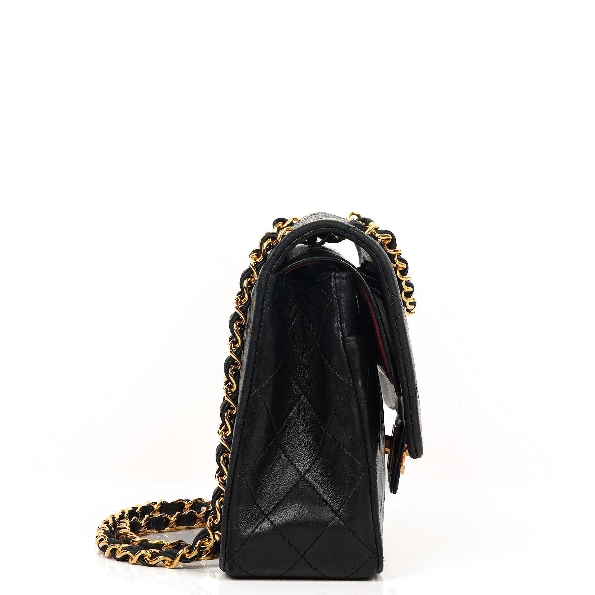 Chanel Medium Classic Vintage Doppelklappen Tasche Schwarz gestepptes Lammleder mit 24K Goldplattierten Beschlägen