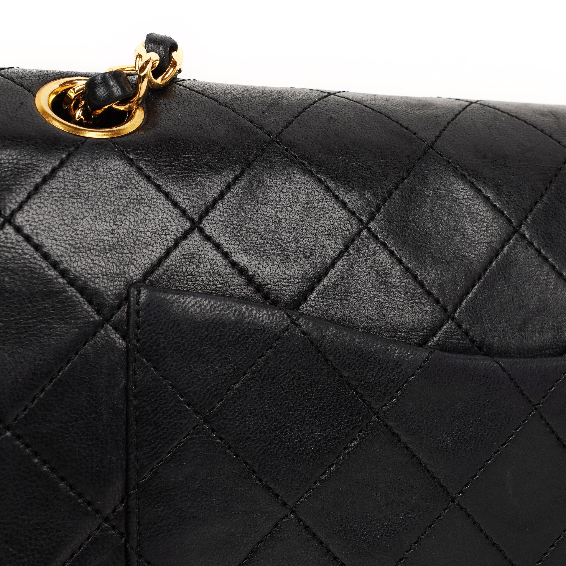Chanel Medium Classic Vintage Doppelklappen Tasche Schwarz gestepptes Lammleder mit 24K Goldplattierten Beschlägen