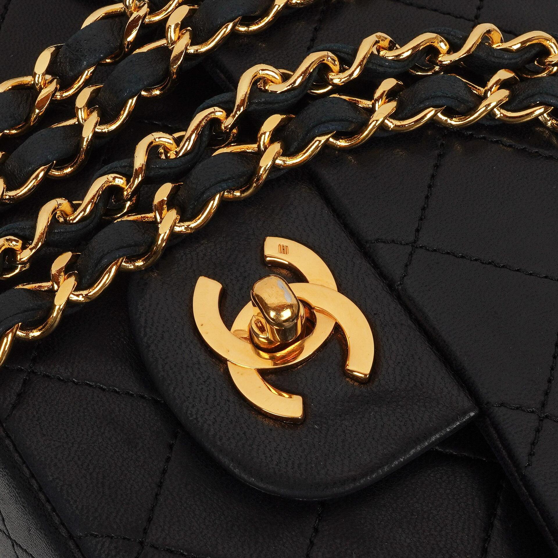 Chanel Medium Classic Vintage Doppelklappen Tasche Schwarz gestepptes Lammleder mit 24K Goldplattierten Beschlägen