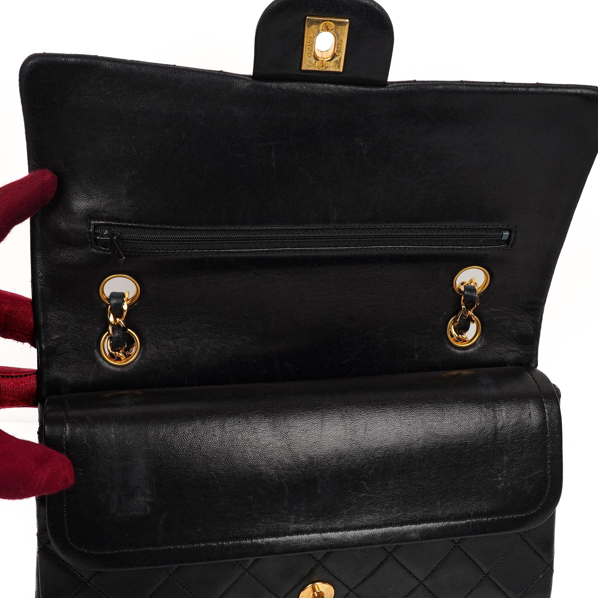 Chanel Medium Classic Vintage Doppelklappen Tasche Schwarz gestepptes Lammleder mit 24K Goldplattierten Beschlägen