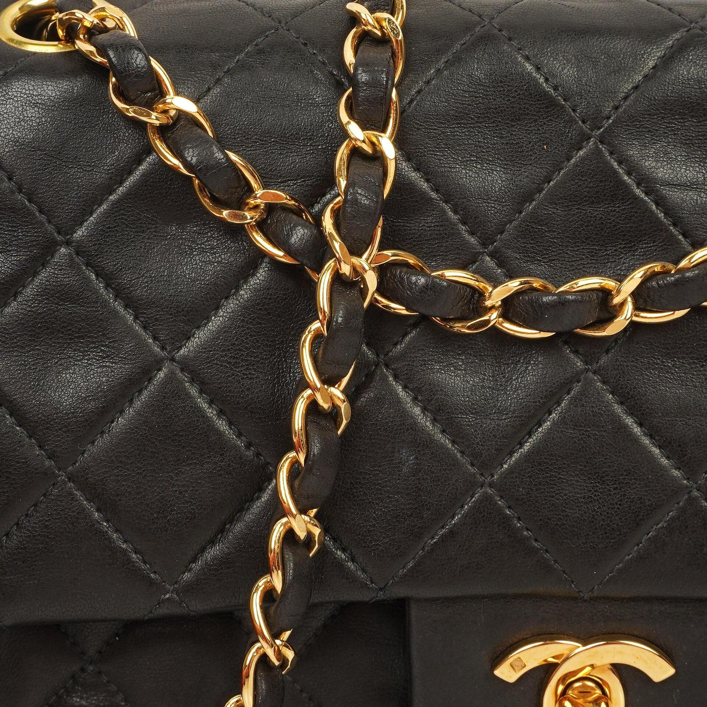 Chanel Medium Classic Vintage Doppelklappen Tasche Schwarz gestepptes Lammleder mit 24K Goldplattierten Beschlägen