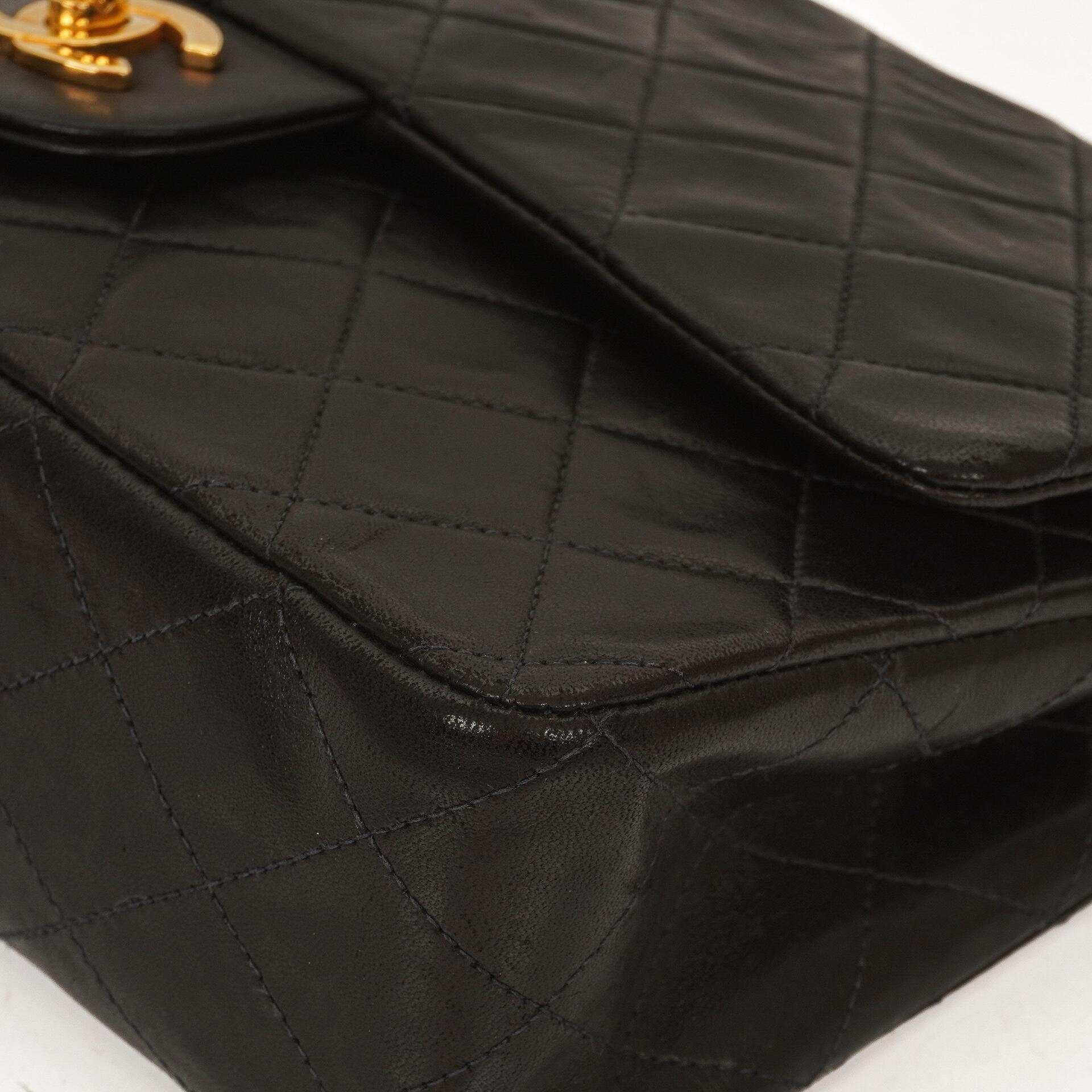Chanel Medium Classic Vintage Doppelklappen Tasche Schwarz gestepptes Lammleder mit 24K Goldplattierten Beschlägen