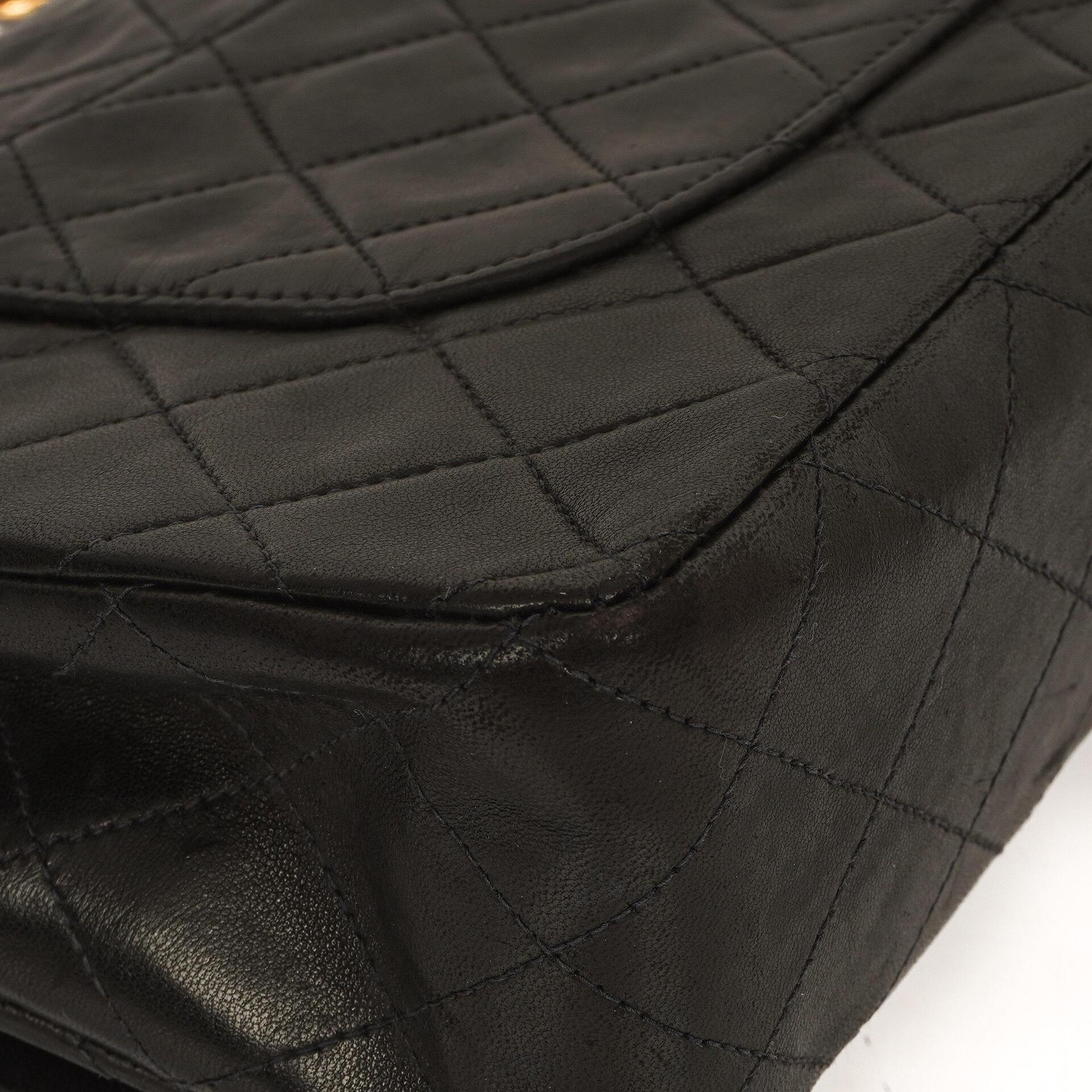 Chanel Medium Classic Vintage Doppelklappen Tasche Schwarz gestepptes Lammleder mit 24K Goldplattierten Beschlägen