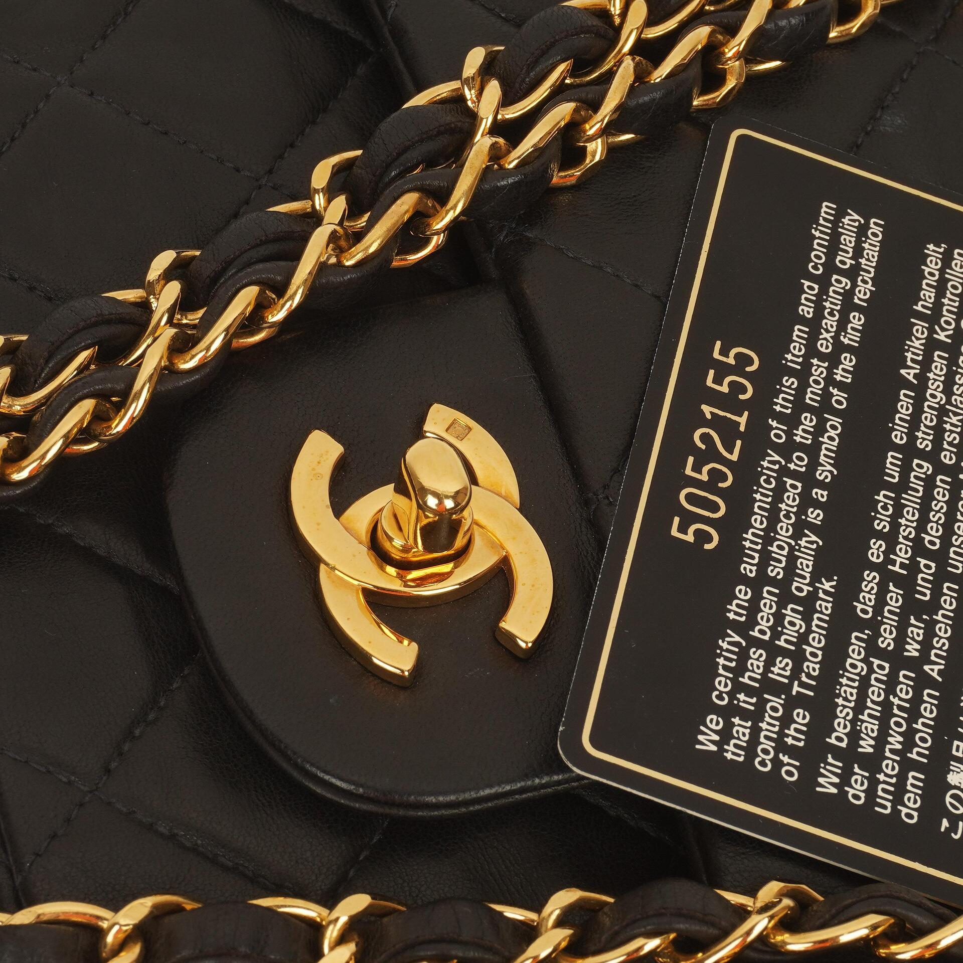 Chanel Medium Classic Vintage Doppelklappen Tasche Schwarz gestepptes Lammleder mit 24K Goldplattierten Beschlägen