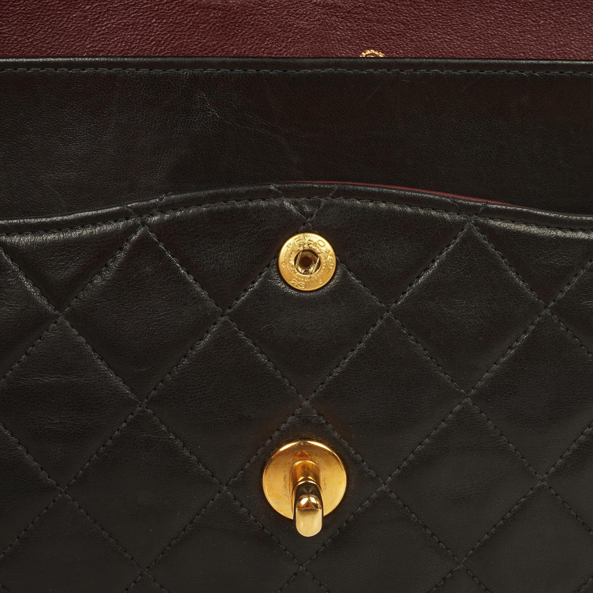 Chanel Medium Classic Vintage Doppelklappen Tasche Schwarz gestepptes Lammleder mit 24K Goldplattierten Beschlägen