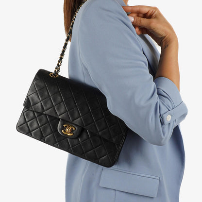 Chanel Medium Classic Vintage Double Flap Bag, Schwarzes gestepptes Lammleder, 24K Goldplattierte Hardware