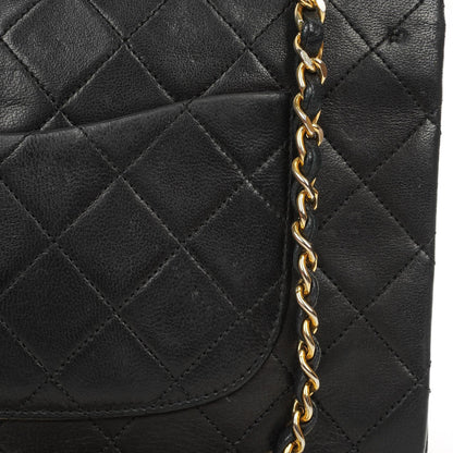 Chanel Medium Classic Vintage Double Flap Bag, Schwarzes gestepptes Lammleder, 24K Goldplattierte Hardware