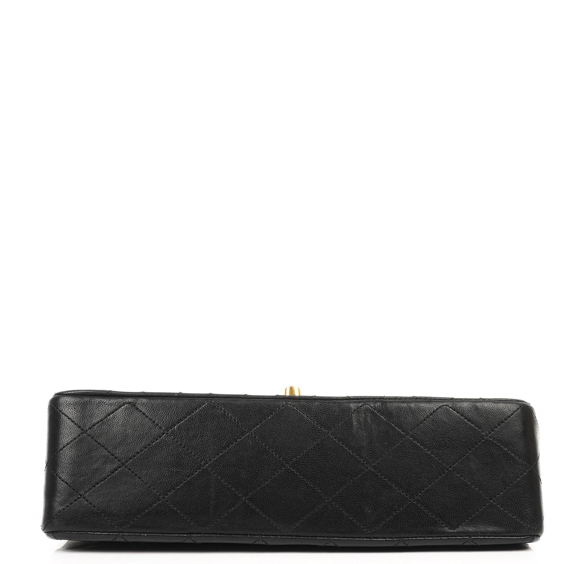 Chanel Medium Classic Vintage Double Flap Bag, Schwarzes gestepptes Lammleder, 24K Goldplattierte Hardware