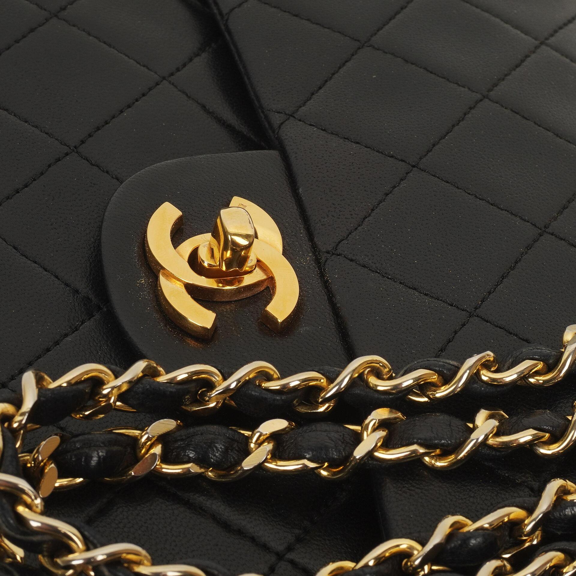 Chanel Medium Classic Vintage Double Flap Bag, Schwarzes gestepptes Lammleder, 24K Goldplattierte Hardware