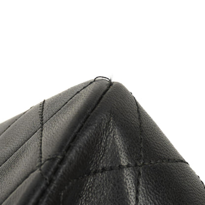 Chanel Medium Classic Vintage Double Flap Bag, Schwarzes gestepptes Lammleder, 24K Goldplattierte Hardware