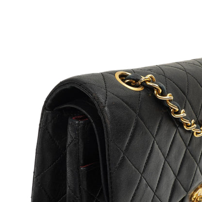 Chanel Mittelgroße Classic Vintage Double Flap Tasche Schwarze gesteppte Lammleder mit 24K vergoldeten Beschlägen