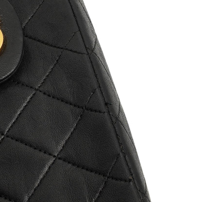 Chanel Mittelgroße Classic Vintage Double Flap Tasche Schwarze gesteppte Lammleder mit 24K vergoldeten Beschlägen
