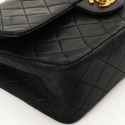 Chanel Mittelgroße Classic Vintage Double Flap Tasche Schwarze gesteppte Lammleder mit 24K vergoldeten Beschlägen