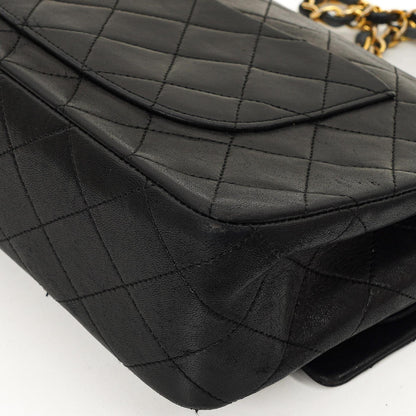 Chanel Mittelgroße Classic Vintage Double Flap Tasche Schwarze gesteppte Lammleder mit 24K vergoldeten Beschlägen