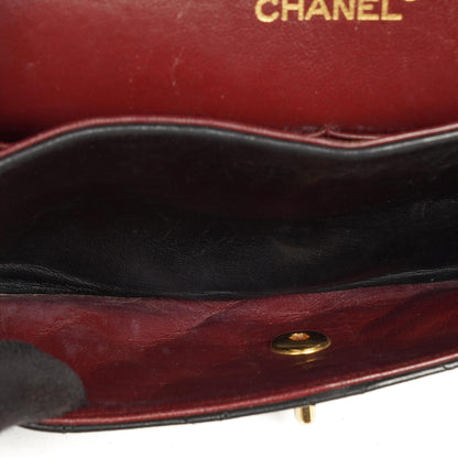 Chanel Mittelgroße Classic Vintage Double Flap Tasche Schwarze gesteppte Lammleder mit 24K vergoldeten Beschlägen