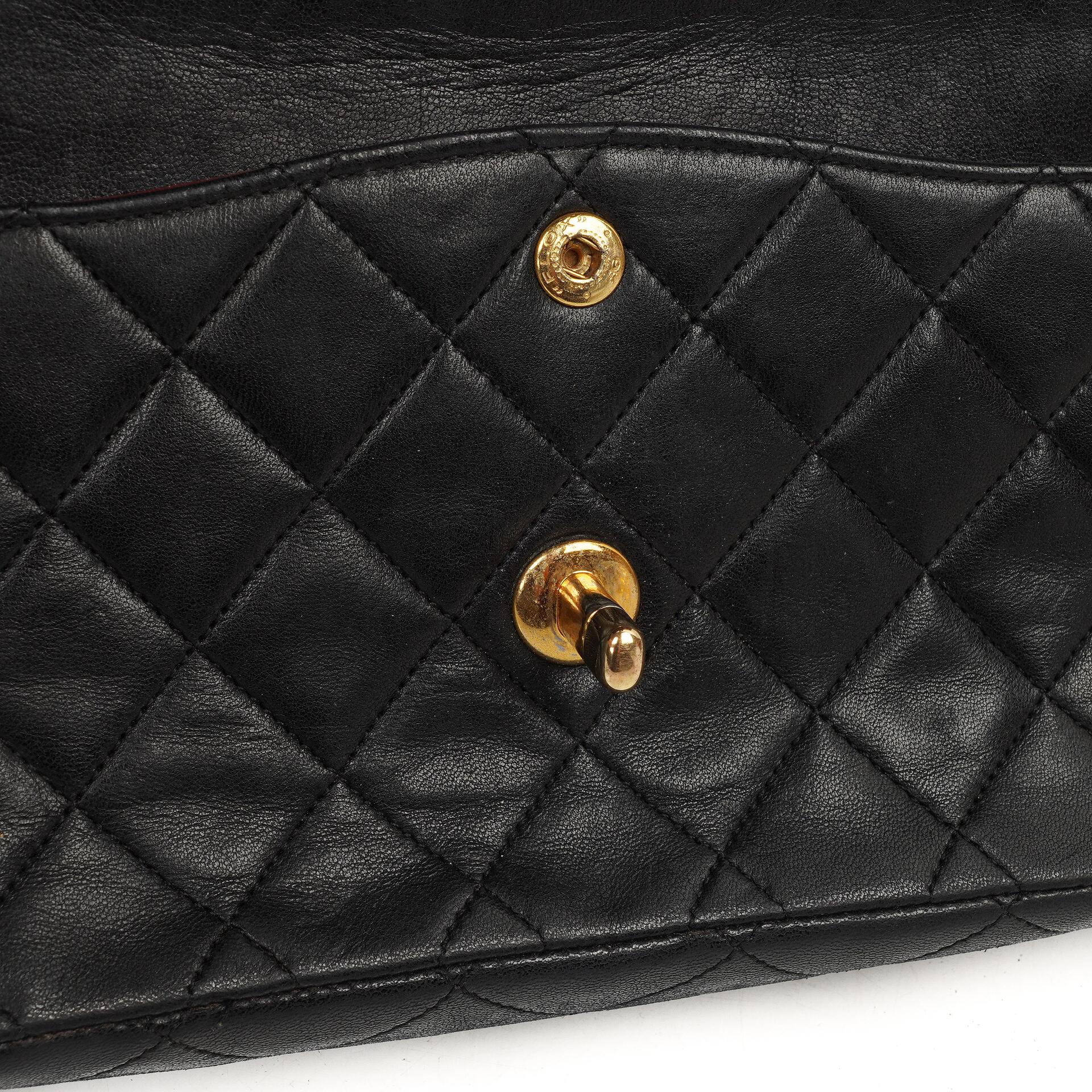 Chanel Mittelgroße Classic Vintage Double Flap Tasche Schwarze gesteppte Lammleder mit 24K vergoldeten Beschlägen