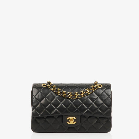 Chanel Mittelgroße Klassische Vintage Doppelklappen Tasche Schwarze gesteppte Lammleder mit 24K vergoldeten Beschlägen