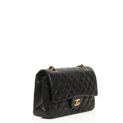 Chanel Mittelgroße Klassische Vintage Doppelklappen Tasche Schwarze gesteppte Lammleder mit 24K vergoldeten Beschlägen
