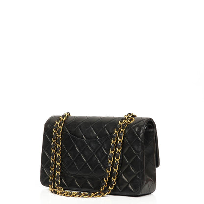 Chanel Mittelgroße Klassische Vintage Doppelklappen Tasche Schwarze gesteppte Lammleder mit 24K vergoldeten Beschlägen