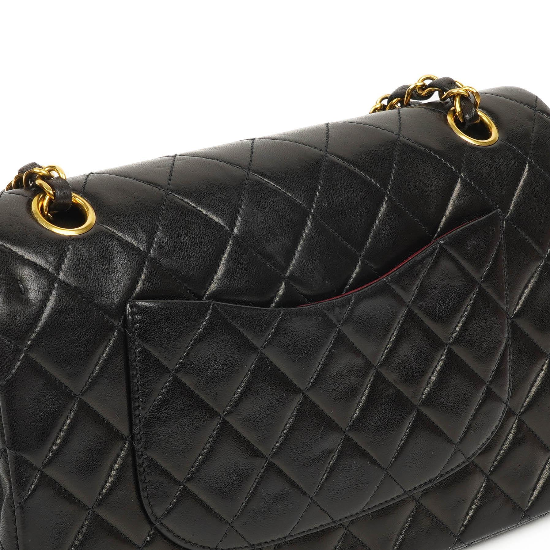 Chanel Mittelgroße Klassische Vintage Doppelklappen Tasche Schwarze gesteppte Lammleder mit 24K vergoldeten Beschlägen