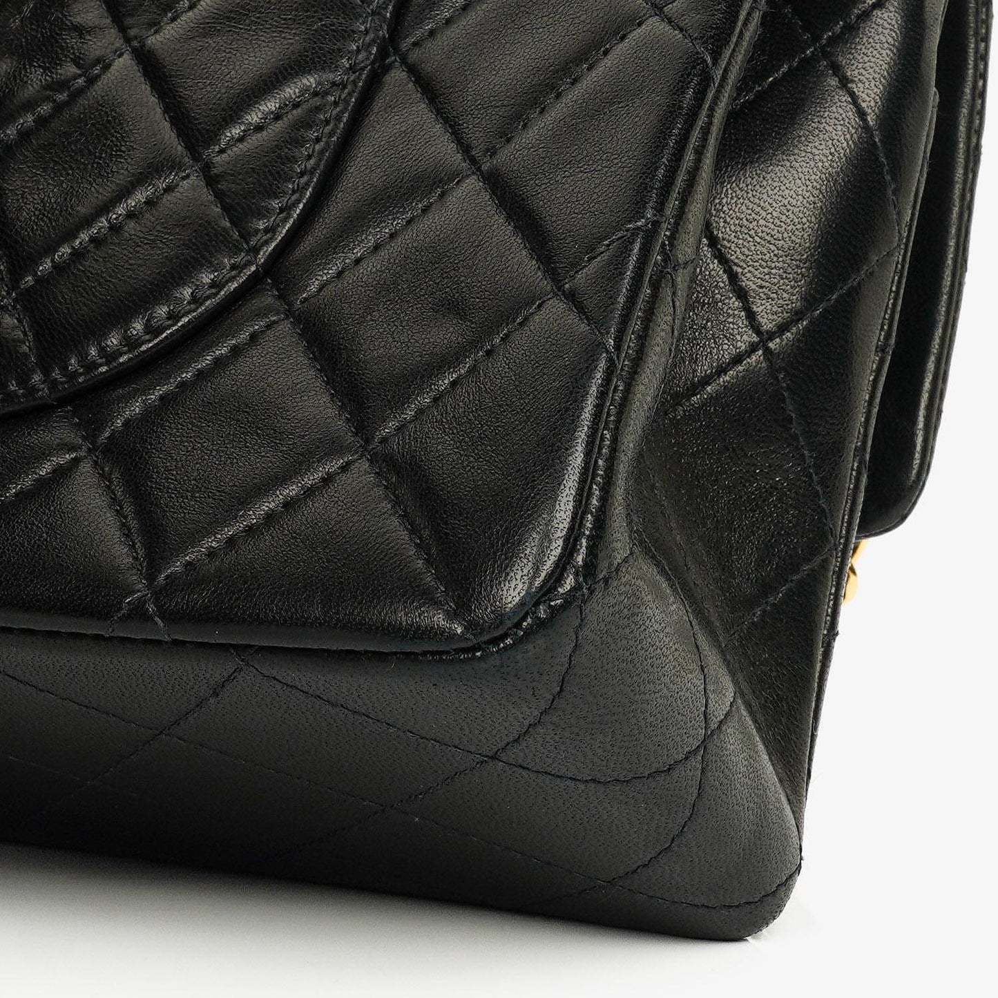 Chanel Medium Classic Vintage Double Flap Tasche aus schwarzem gestepptem Lammleder mit 24K vergoldeter Hardware