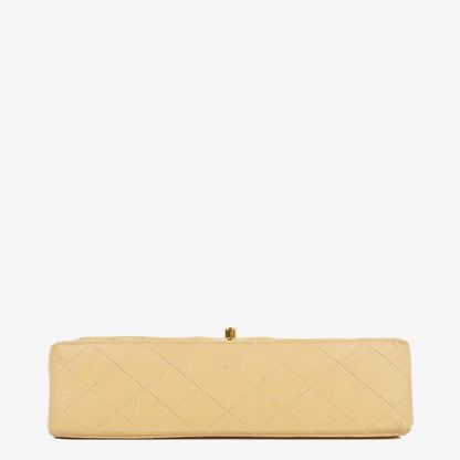 Chanel Medium Classic Vintage Doppelklappentasche aus gestepptem Lammleder in Neutralbeige mit 24K vergoldeten Beschlägen