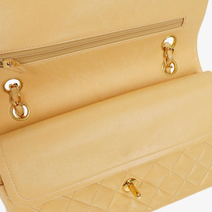 Chanel Medium Classic Vintage Doppelklappentasche aus gestepptem Lammleder in Neutralbeige mit 24K vergoldeten Beschlägen