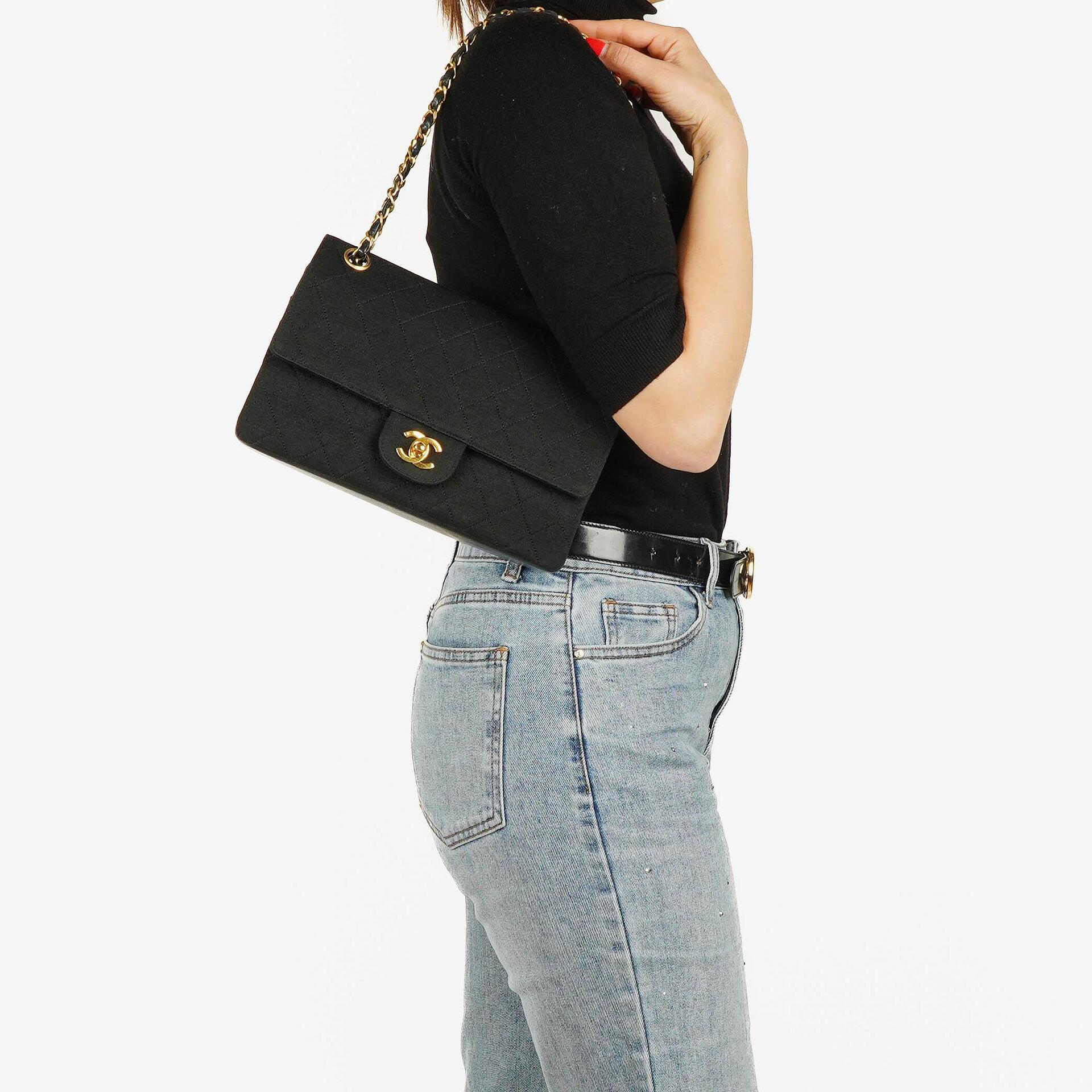 Chanel Medium Classic Vintage Double Flap Bag aus gestepptem Lammleder und Jersey mit 24K goldbeschichteter Hardware
