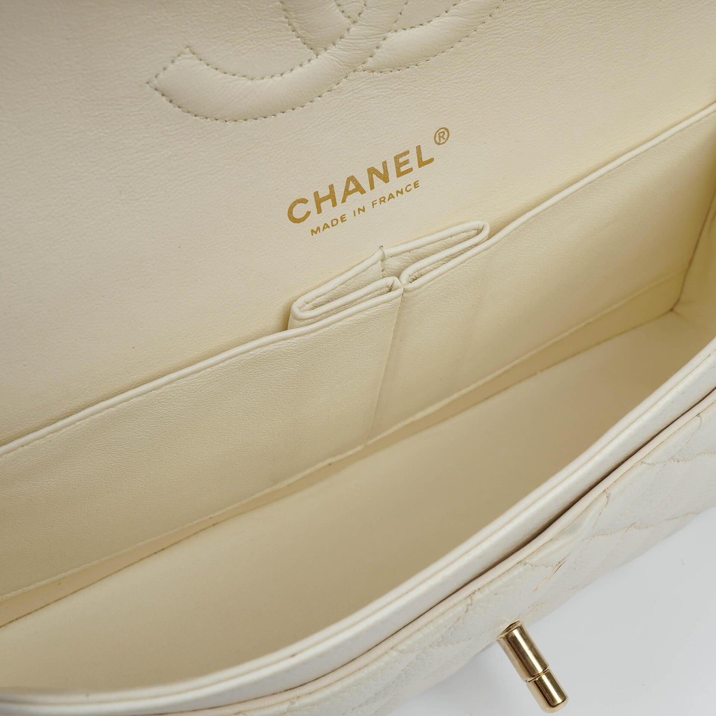 Chanel Medium Classic Vintage Doppelklapptasche Weiß Gequiltetes Kaviarleder 24K Champagner Goldbeschichtetes Hardware