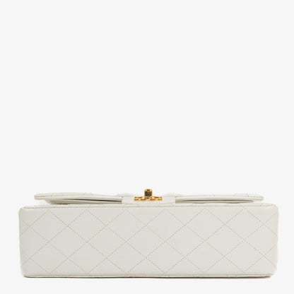 CHANEL Mittelgroße Classic Vintage Double Flap Tasche aus weißem gestepptem Lammleder mit 24K vergoldeter Hardware