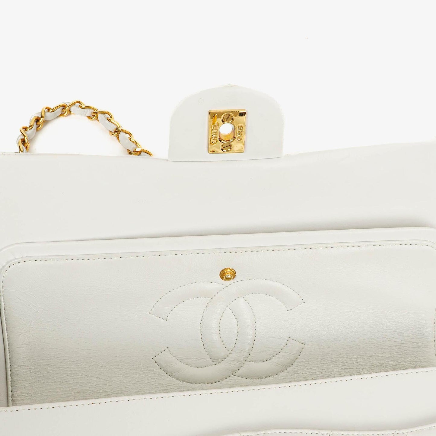 CHANEL Mittelgroße Classic Vintage Double Flap Tasche aus weißem gestepptem Lammleder mit 24K vergoldeter Hardware