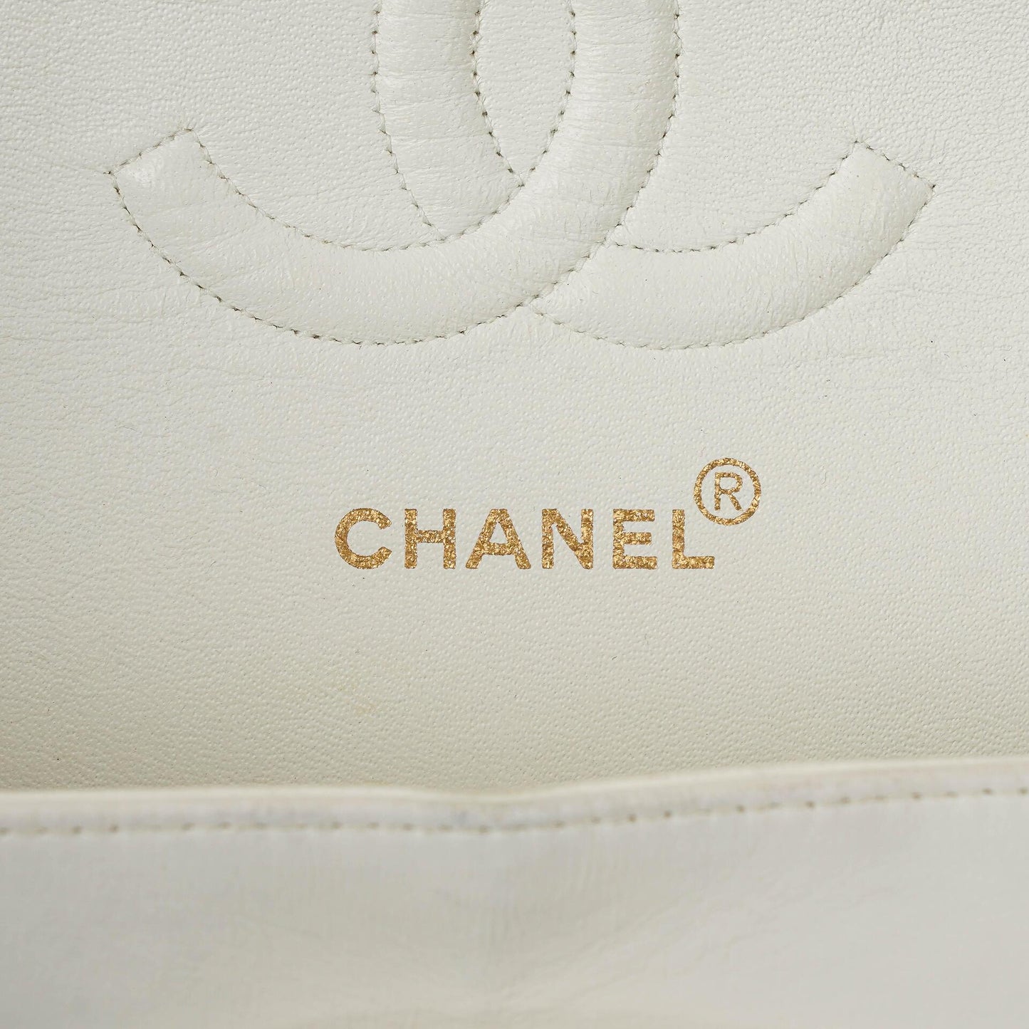 Chanel mittelgroße Classic Vintage Double Flap Tasche aus weißem gestepptem Lammleder mit 24K vergoldeter Hardware