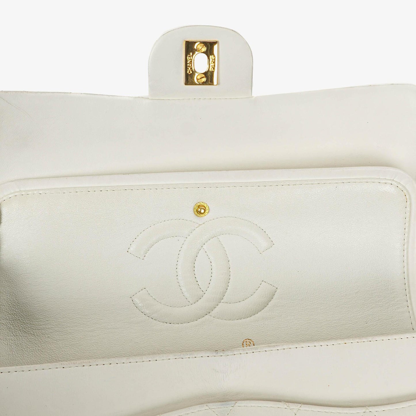 Chanel mittelgroße Classic Vintage Double Flap Tasche aus weißem gestepptem Lammleder mit 24K vergoldeter Hardware