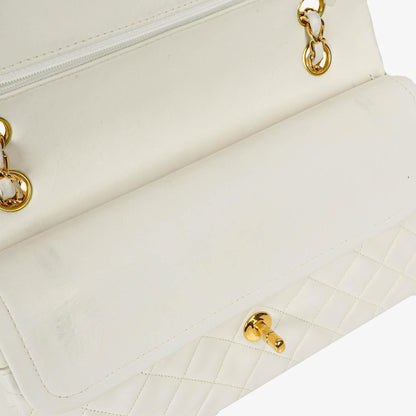 Chanel mittelgroße Classic Vintage Double Flap Tasche aus weißem gestepptem Lammleder mit 24K vergoldeter Hardware