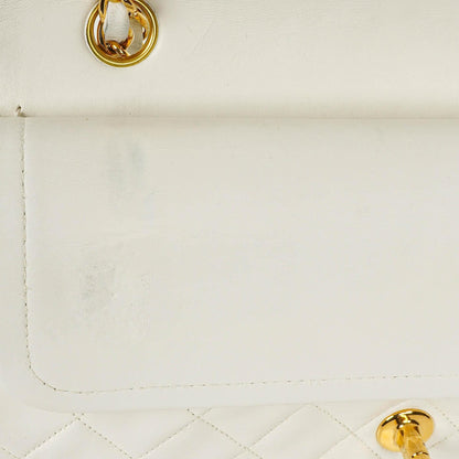 Chanel mittelgroße Classic Vintage Double Flap Tasche aus weißem gestepptem Lammleder mit 24K vergoldeter Hardware