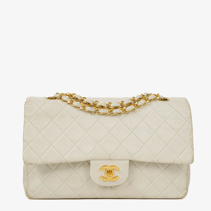 Chanel Mittelgroße Classic Vintage Double Flap Tasche aus gestepptem Lammleder in Weiß mit 24K vergoldeten Beschlägen